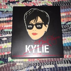 kylie pressed powder pallet•velvet liquid lipstick